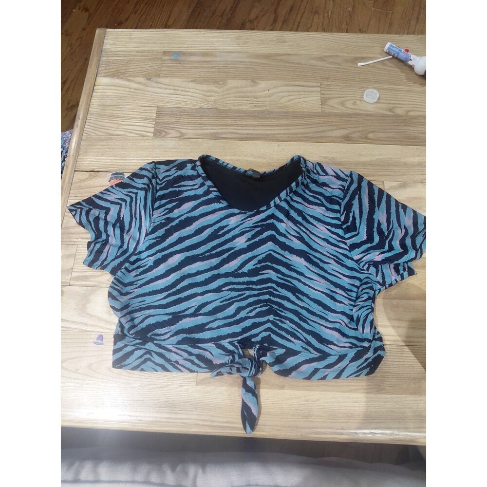 Torrid Swim Top Tie Front Wireless Pink Blue Black Zebra Cap Sleeves Size 2 Sexy